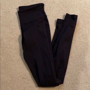 Black Lululemon wonder under leggings